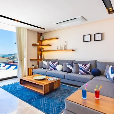 Phi With Heated Indoor Pool كاس