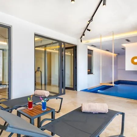 فيلة Phi With Heated Indoor Pool