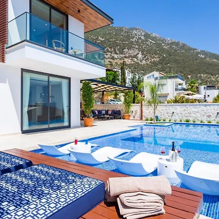 Phi With Heated Indoor Pool *