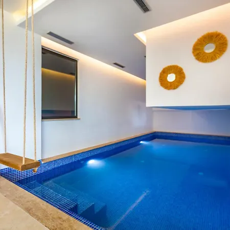 Phi With Heated Indoor Pool كاس