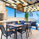 Phi With Heated Indoor Pool Villa