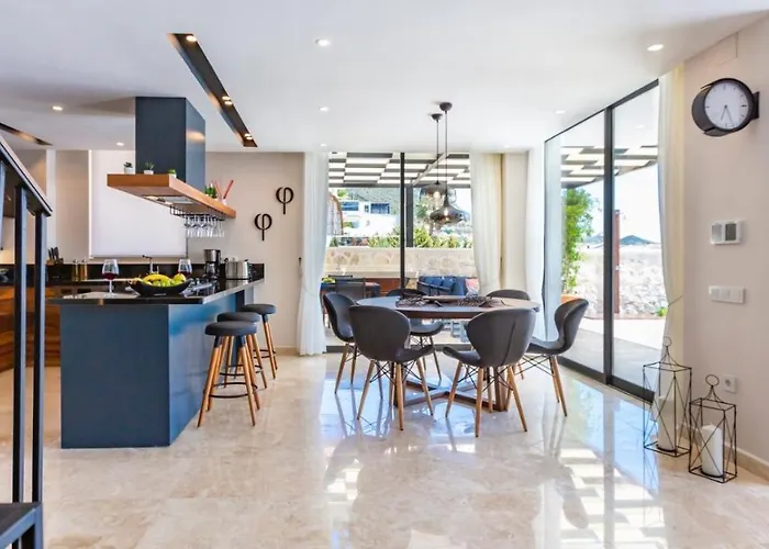 Villa Phi With Heated Indoor Pool *