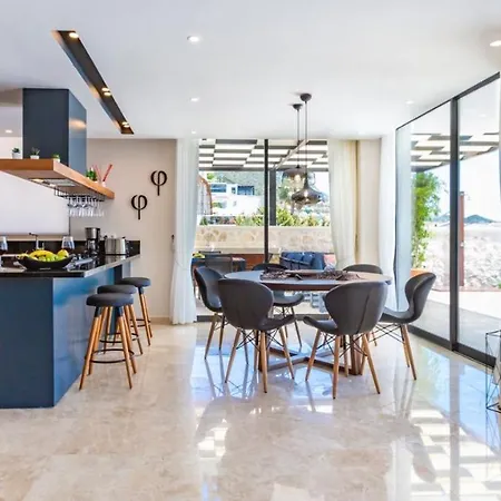 Villa Phi With Heated Indoor Pool *